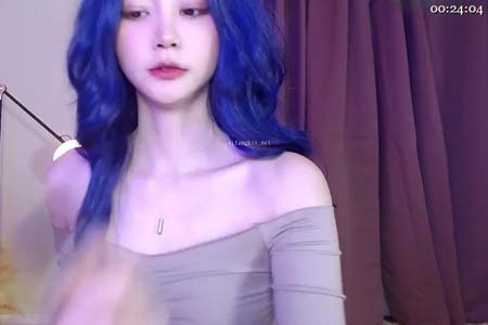 性感高冷反差少妇小妈感女主播「VIVI」齐逼小短裙衬托超顶身材 害羞自慰爱液外喷